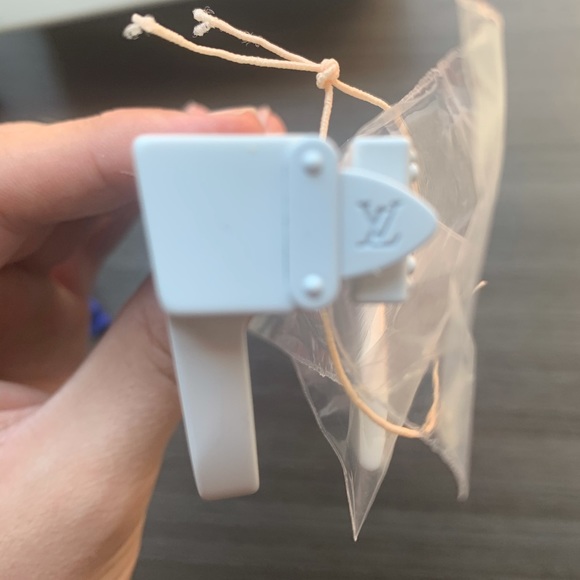 Louis Vuitton Sunglasses (retail 1025!!!) - Picture 2 of 7